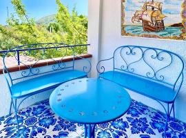 AMALFI ROOM ~ Camera indipendente con Bagno interno per Max 3/4 Persone，位于帕利努罗的酒店