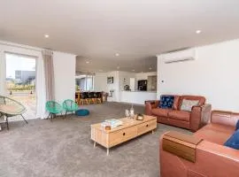 Bach near the Beach - Mangawhai Heads Holiday Home