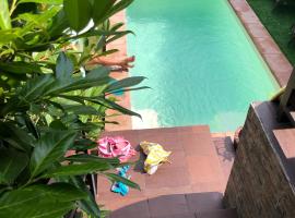 Mandatory Stop House with Private Pool，位于Llanera的度假屋