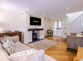 Luxurious 3-bed barn in Beeston by 53 Degrees Property, ideal for Families & Groups, Great Location - Sleeps 6，位于比斯顿的酒店