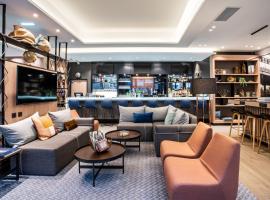 Courtyard by Marriott Paris Porte de Versailles，位于伊西莱穆利诺的酒店