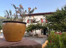 chambres d'hôtes Etche Iza，位于Hosta的酒店