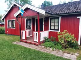 Holiday house in Grythem, Orebro, within walking distance to lake，位于厄勒布鲁的度假屋