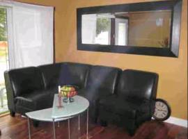 Lakeside Suites，位于水晶海滩的酒店