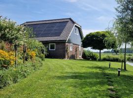 Water & Meadow cottage in Central Holland 2A & 2C，位于Schoonrewoerd的度假屋