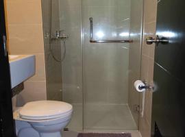 studio condo building 81 newport boulevard，位于马尼拉的酒店