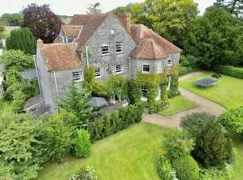 Welcome to Hazelwood, The Mount Somerton Apartment - modern and fully equipped, Private off-street parking, Near Glastonbury Tor, The spectacular Wells Cathedral, Stourhead, Sherborne Abbey, Millfield School, Clark's Village