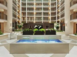 Embassy Suites by Hilton Arcadia-Pasadena Area，位于阿卡迪亚圣塔安尼塔公园附近的酒店