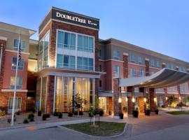 DoubleTree by Hilton West Fargo Sanford Medical Center Area，位于法戈赫克托国际机场 - FAR附近的酒店