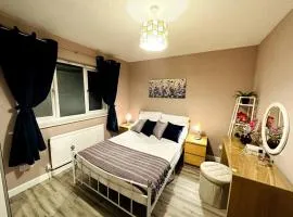 NKN cosy maisonette close to train station, food, shopping