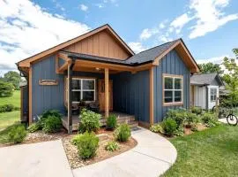 Downtown Brevard 5BR Retreat & Cyclists Dream