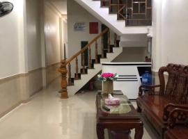 Holly's Hostel Ha Giang B&B，位于河江的酒店