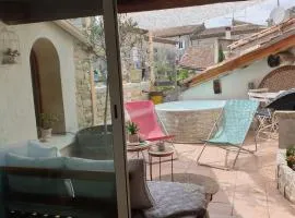 Maison avec Jacuzzi et terrasse sur les toits