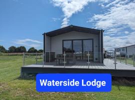 Waterside Lodge - Stunning - Dog Friendly，位于滨海萨顿的酒店