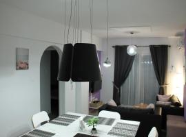 Beautiful apartment near beach in Larnaca，位于Scala拉纳卡盐湖附近的酒店
