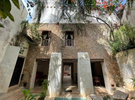 Authentic Swahili style villa Milele House，位于拉穆码头停车场附近的酒店
