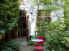 Carriage House in quiet ecological garden