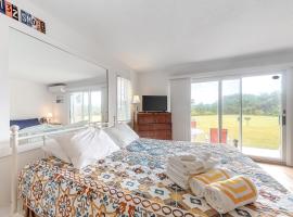 Large Studio with Patio and Pool，位于北特鲁罗的酒店