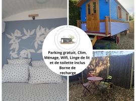 Roulotte Authentique 'Le Temps d une Pause" en face du Beaujolais - Climatisation et Borne recharge véhicule électrique，位于蒙梅勒的酒店