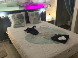 chambre double dans villa，位于圣萨特尼莱斯艾的酒店