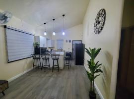 Zen at Phoenix- (24hr security) Gated Community，位于Government Pen的酒店