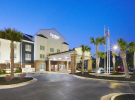 Fairfield Inn & Suites By Marriott Hinesville Fort Stewart，位于海恩斯维尔的酒店