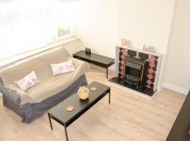NEW 2BD Detached House in the Heart of Lincoln，位于North Hykeham的度假短租房