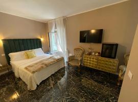 Prestige Suite Via Romagnoli，位于西尔米奥奈的酒店