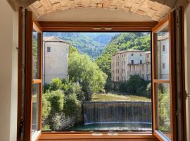 Appartamento Borgo San Tomaso, tra storia e natura，位于罗韦雷托的公寓