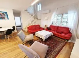 Spacious 3BD Penthouse with Rooftop & Parking