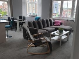 Spacious 2-Bed 2-Bath Apartment with Free Parking - Central Poole，位于浦耳的酒店