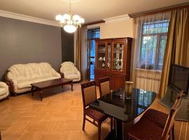Shirvanzade Apartment，位于埃里温的酒店