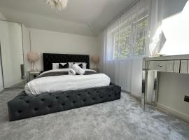 5 min from the beach ,parking in Guest House，位于伯恩茅斯的酒店