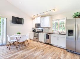 Escape to Our Private Guest House in Jupiter Farms，位于朱庇特的酒店