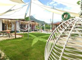 ZEYOS LODGE HOTEL&RESTAURANT，位于Kumluca的酒店