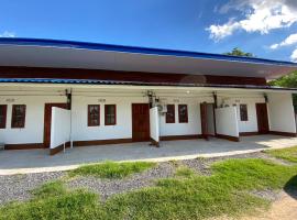 ศรีวดีโฮม(Sriwadee Home)，位于Ban Phai的酒店