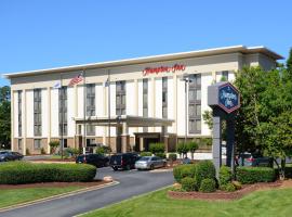 Hampton Inn Charlotte North Lake Norman，位于科尼利厄斯的酒店