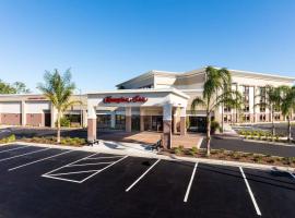 代托纳赛道机场汉普顿酒店，位于代托纳海滩的酒店