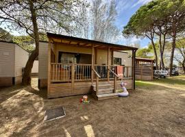 Estivo Premium Deluxe mobile homes on Camping Ca Savio，位于卡瓦利诺的露营地