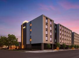 Home2 Suites by Hilton Des Moines at Drake University，位于德梅因得梅因机场 - DSM附近的酒店