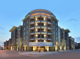 得梅因市中心汉普顿套房酒店，位于德梅因得梅因机场 - DSM附近的酒店