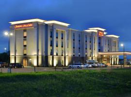 奇普瓦瀑布汉普顿套房酒店 ，位于奇珀瓦福尔斯齐佩瓦山谷地区机场 - EAU附近的酒店