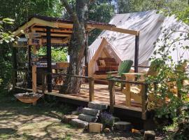 Glamping Štôla- Symbioza，位于斯托拉的豪华帐篷营地