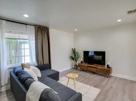 7 Mi to Sunset Beach Oasis with Pool and Grill!