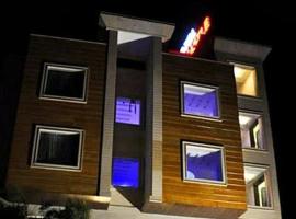 HOTEL ANAND CASTLE，位于Kāshīpur的酒店