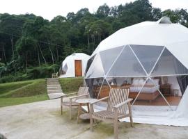 Tiris Pisan Glamping & Resort Puncak，位于Cikuray的露营地