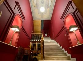 VASILIKON Hotel 1888 the past is present HISTORICAL PRESERVATION MONUMENT，位于卡拉马塔的酒店