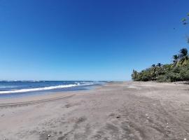 La casa del Artesano !Casa completa frente al mar!，位于圣克鲁斯的酒店