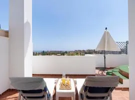 Townhouse with 3 bedrooms and sea views from the roof terrace