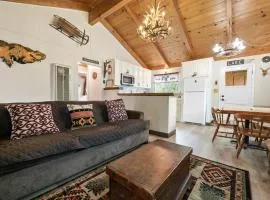 Knotty Pine Chalet - Wonderful Sierra style cabin